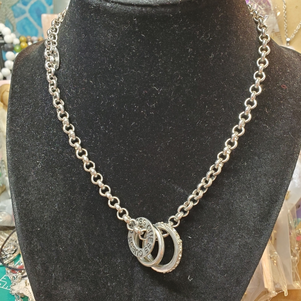 Guess Brand Rolo Chain Charm Rings Silvwrtone Fashion Necklace